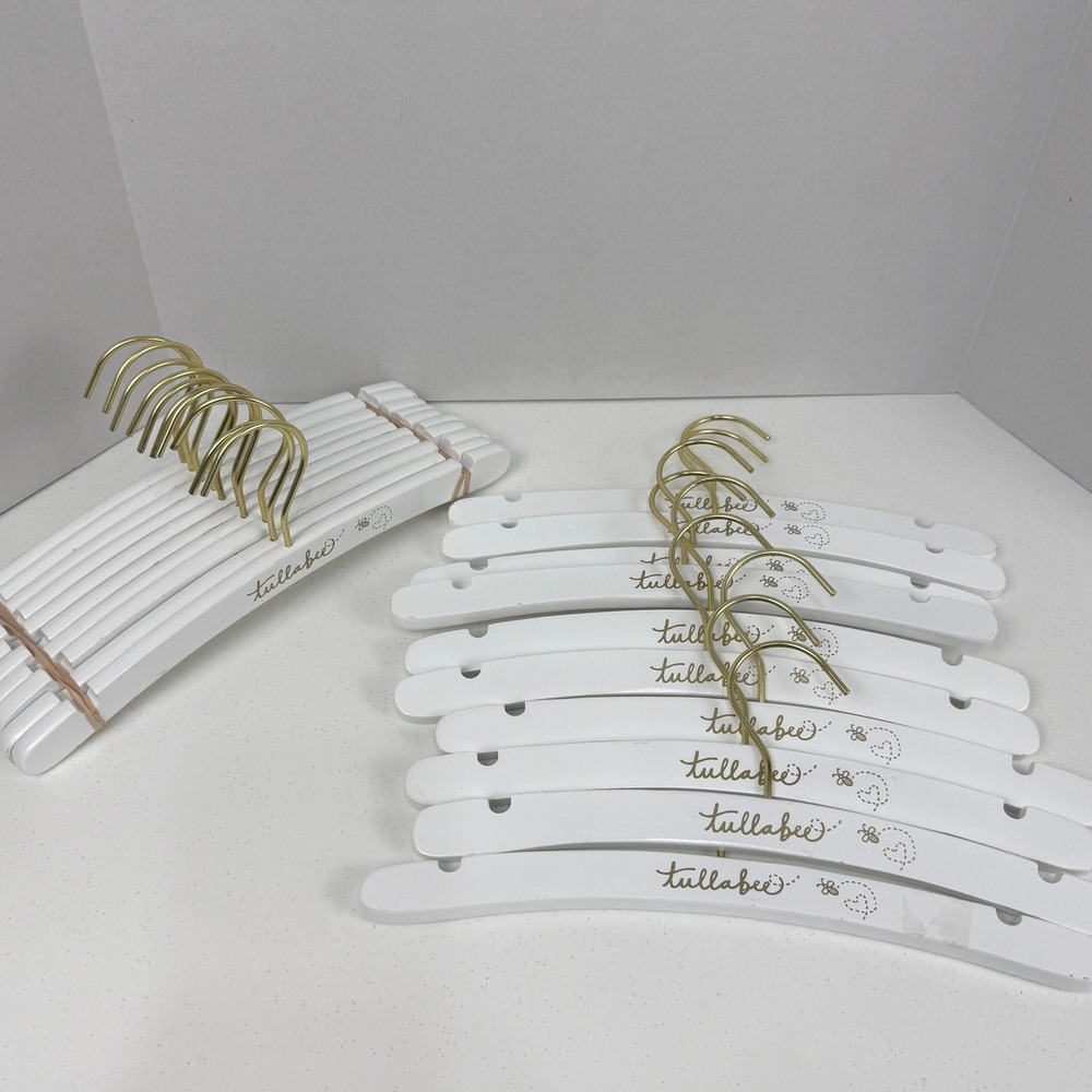 Tullabee Wooden Hangers Kids OS White Gold Nursery Bee Heart Lot of 20